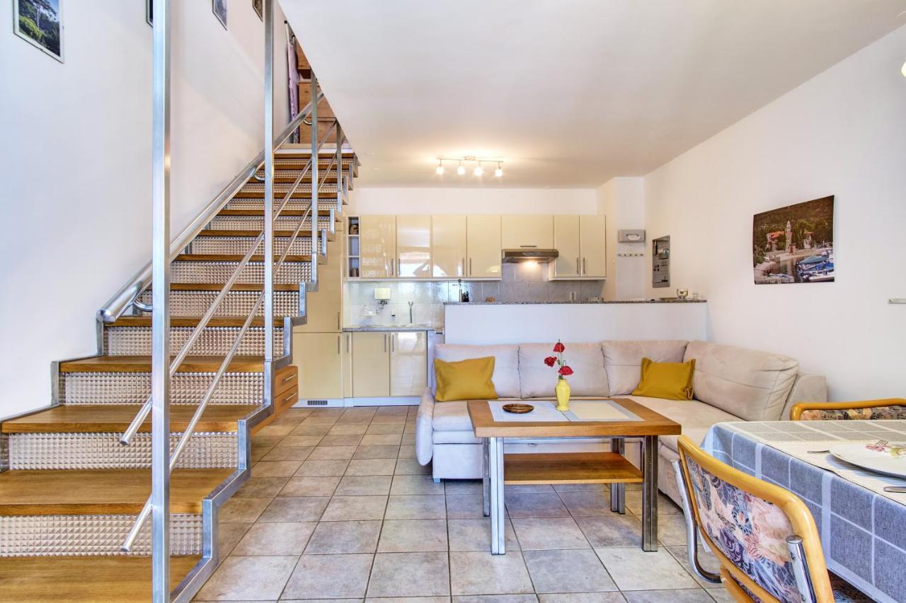 Apartment Mateo Miholascica Екстер'єр фото