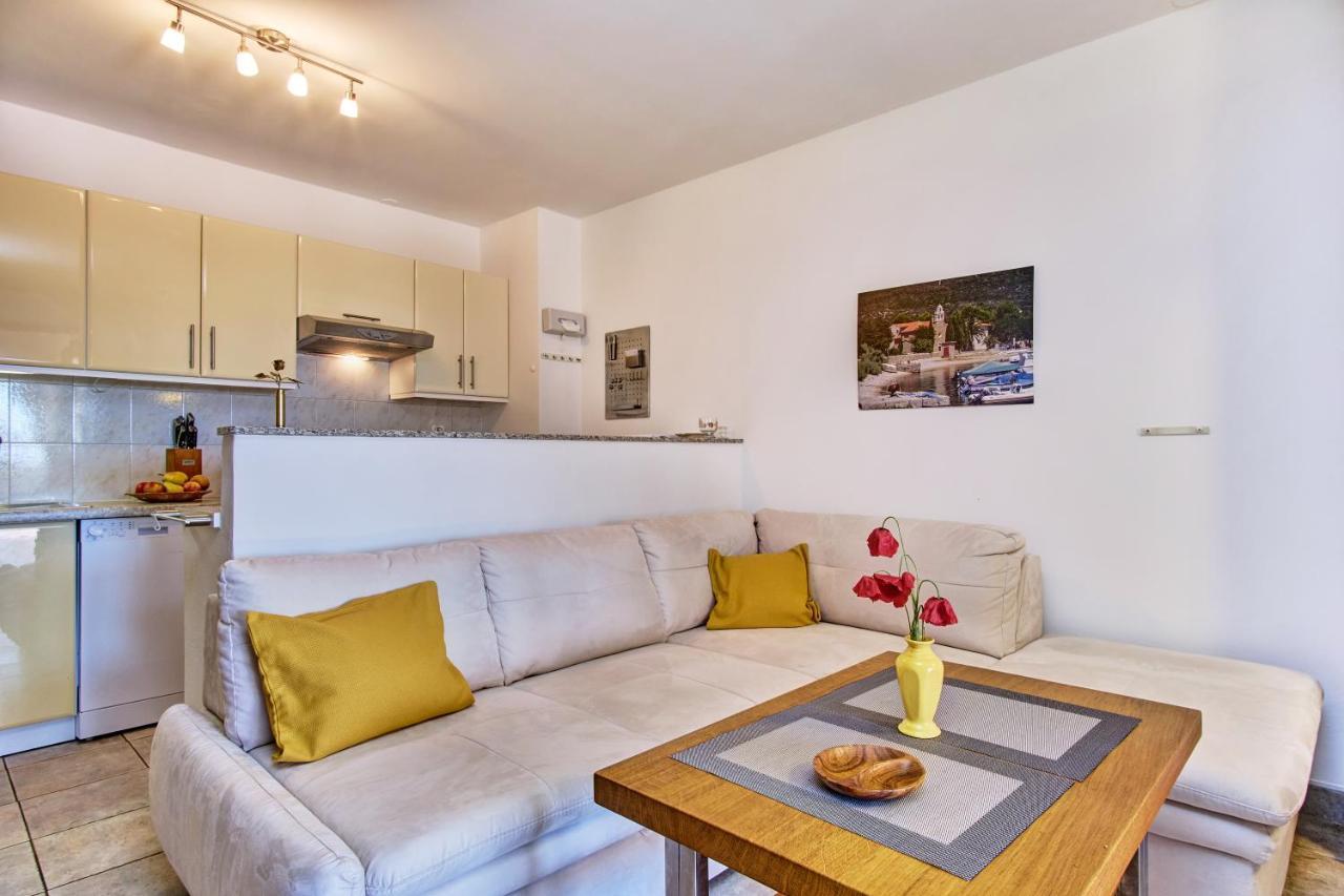 Apartment Mateo Miholascica Екстер'єр фото